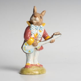 Mr. Bunnybeat Strumming DB16 - Royal Doulton Bunnykins