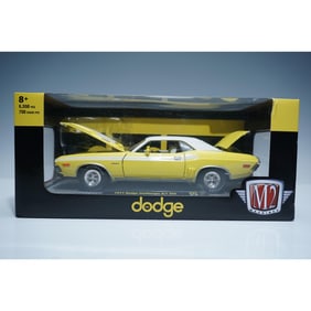 M2 Machines 1971 Dodge Challenger R/T 383 Die Cast Car