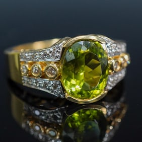 18kt Gold Ring with Peridot and Diamonds