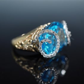 Ladies 14kt Topaz Ring with Diamonds.