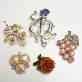 5pc Vintage Brooch Lot, Richelieu and Floral Motifs