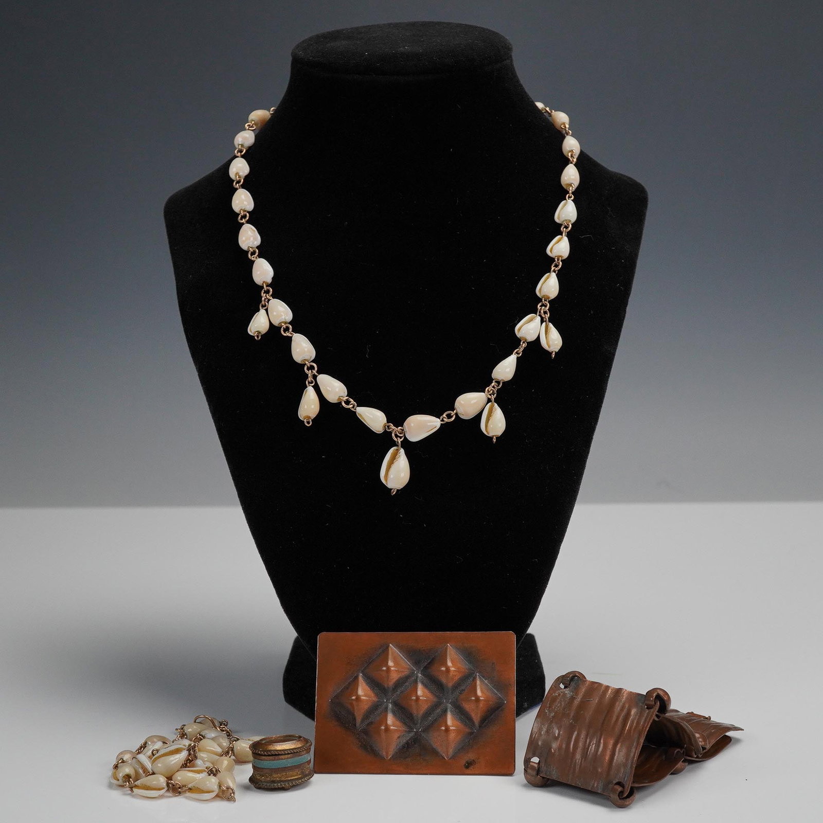 5pc Vintage Jewelry Lot, Necklaces, Bracelet, Brooch and Box (1 of 5)