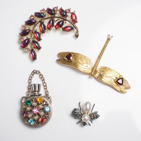 4pc Vintage Jewelry and Accessory Lot, Brooches and Flask