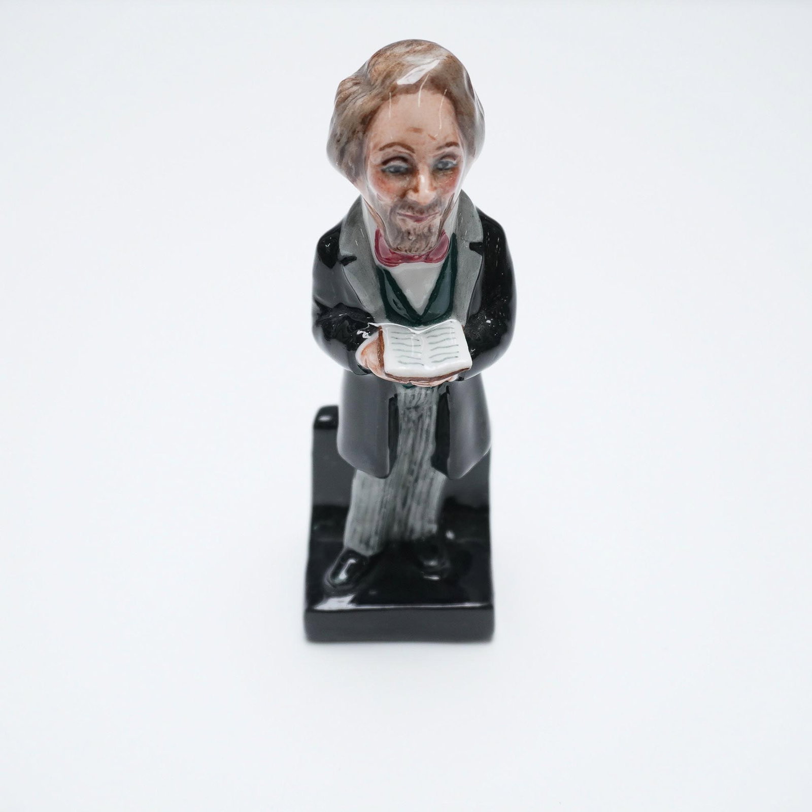 Charles Dickens HN3448 - Royal Doulton Figurine: Royal Doulton figurine titled Charles Dickens HN3448, modeled by Peter Gee and commissioned by Pascoe & Company, Coral Gables, Florida. This hand-decorated, limited-edition piece was issued in 1994 as