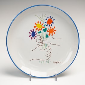 Picasso Living Plate, Hands and Flowers