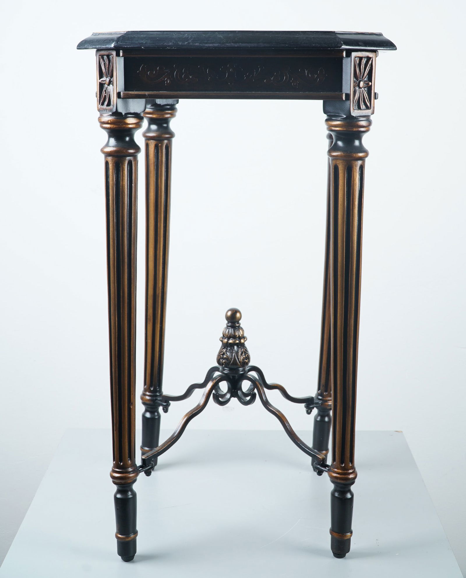 Pulaski Furniture Marble Top Accent Table (1 of 6)