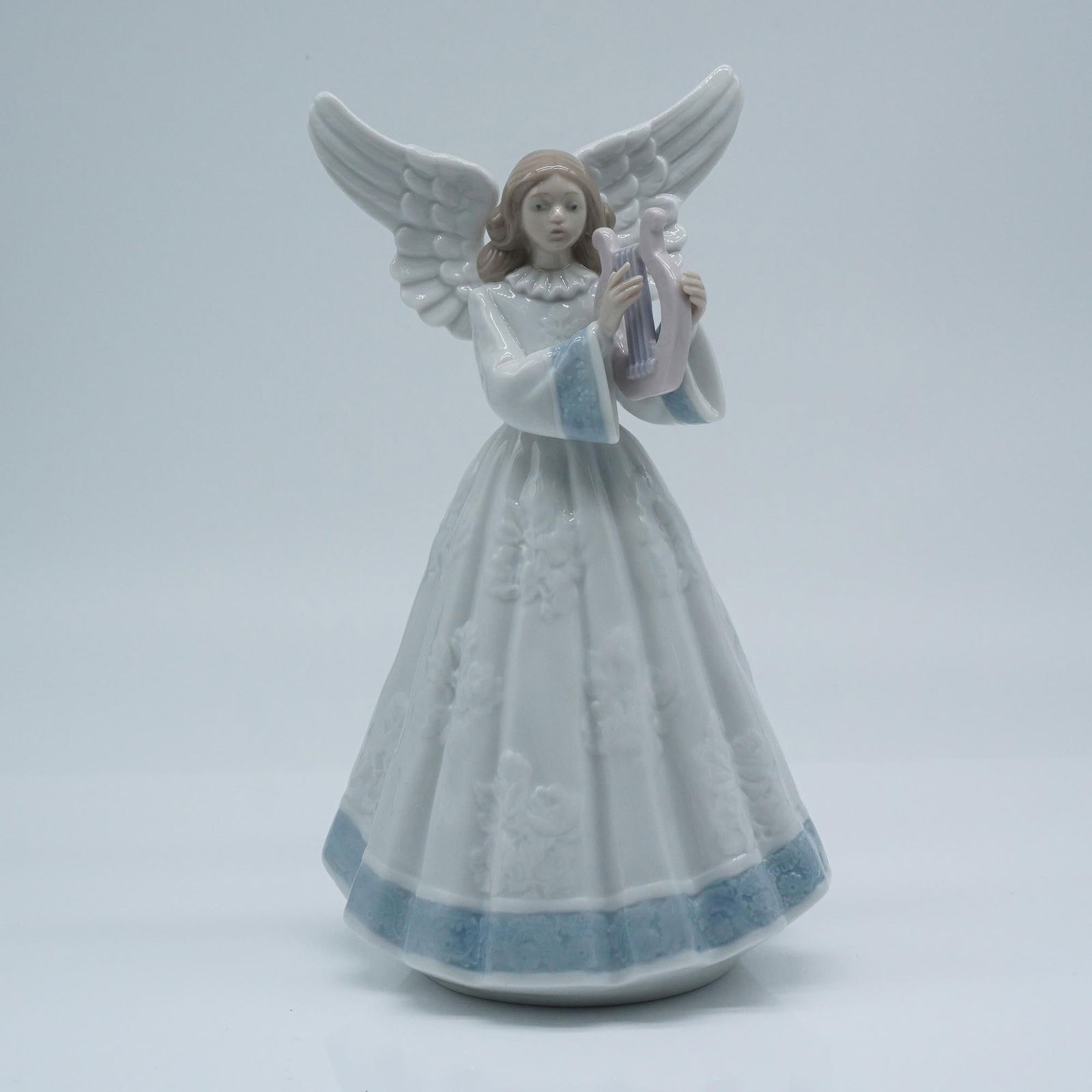 Lladro Porcelain Figurine, Heavenly Harpist 1005830 (1 of 7)
