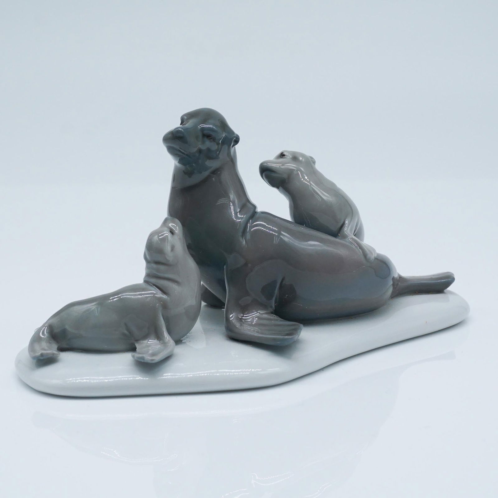 Signed Lladro Porcelain Figurine, Mini Seal Family 1005318 (1 of 7)