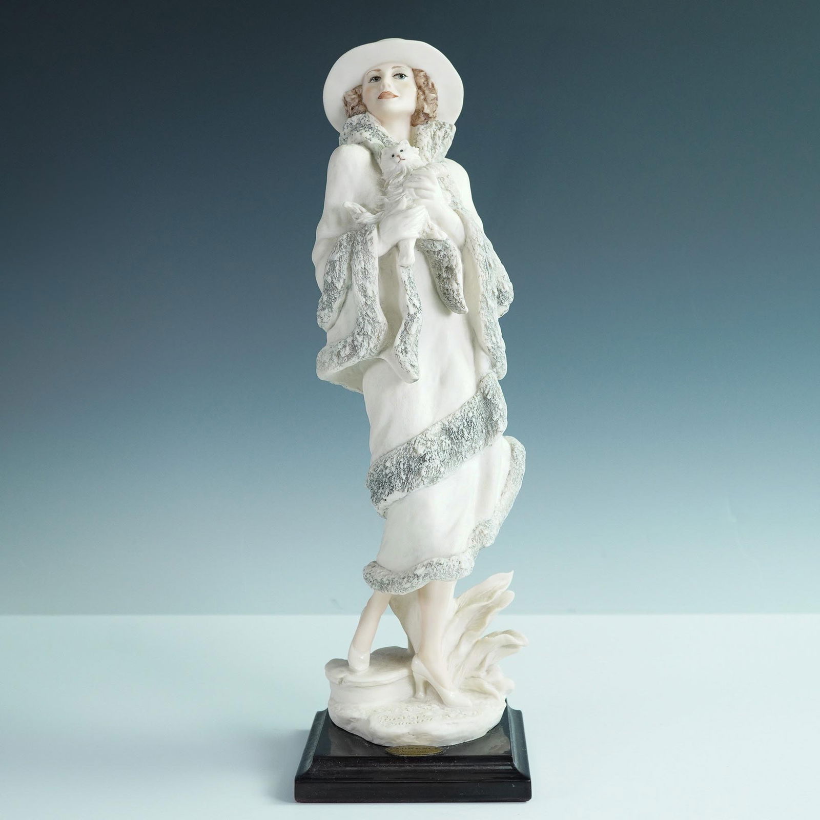 Giuseppe Armani Capodimonte Porcelain Figurine, Holly (1 of 8)