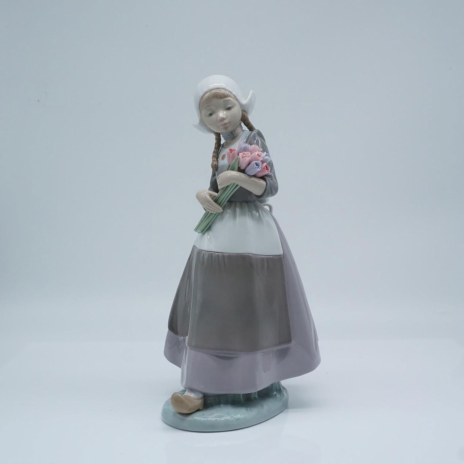 Lladro Porcelain Figurine, Dutch Girl Ingrid 1005065 (1 of 7)