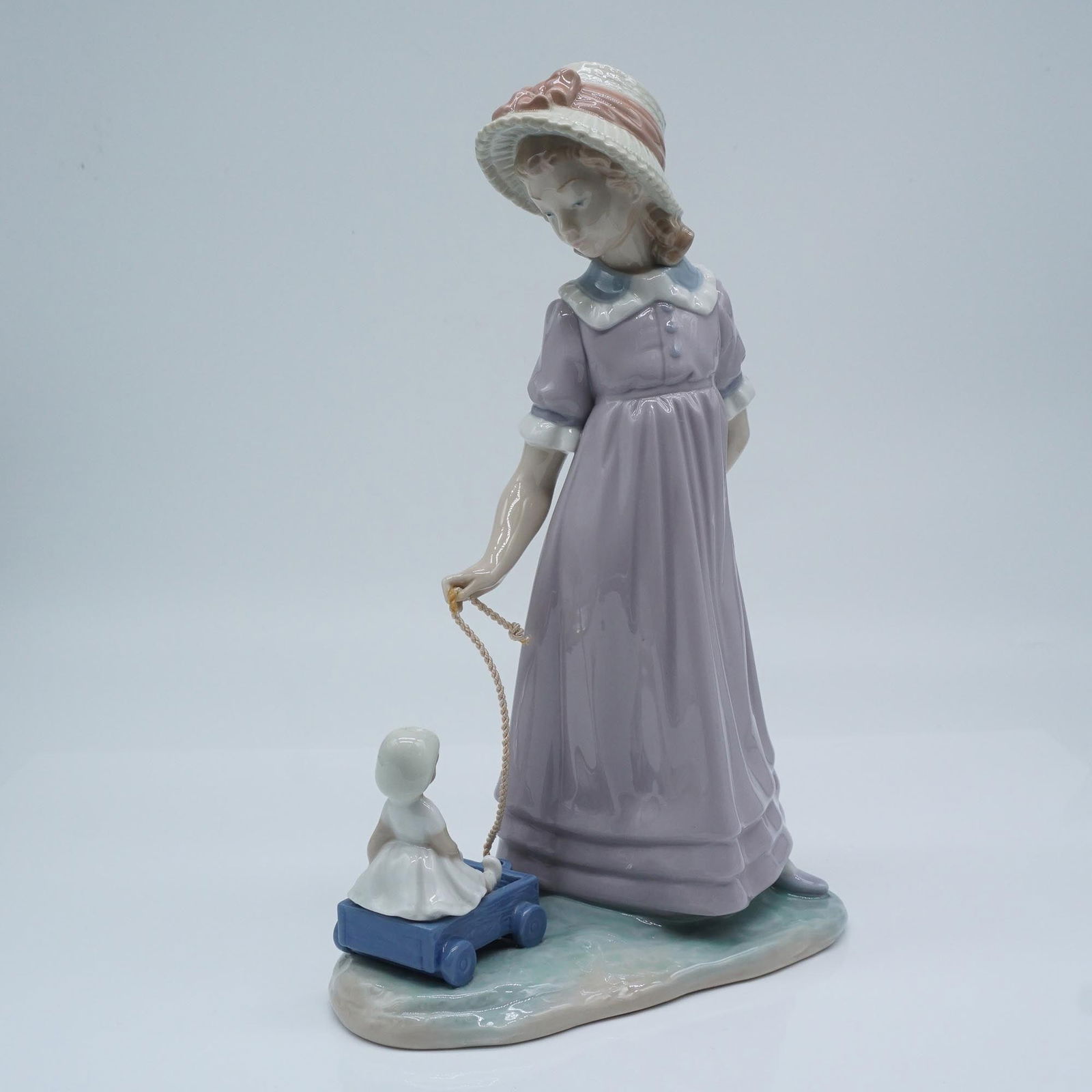 Lladro Porcelain Figurine, Girl with Toy Wagon 01005044 (1 of 8)