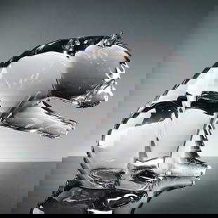 Baccarat Loet Vanderveen Crystal Figurine, Tanganyika Bear: A large crystal figure of a bear in a crouched stance, designed by renowned Dutch-American artist Loet Vanderveen. Crafted in clear crystal with dynamic curves and stylized form, the piece captures th