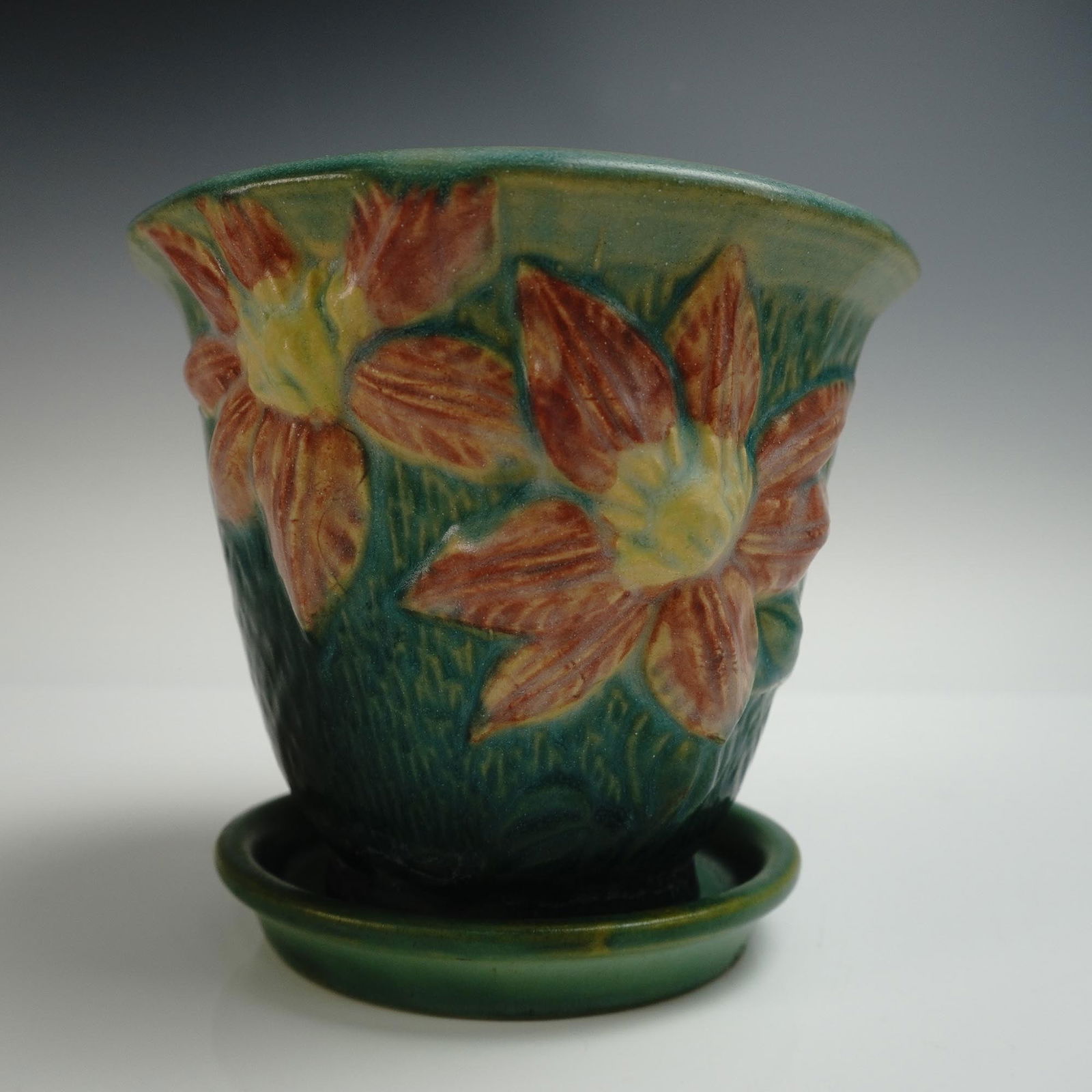 Roseville Pottery Planter and Saucer, Clematis Green (1 of 4)