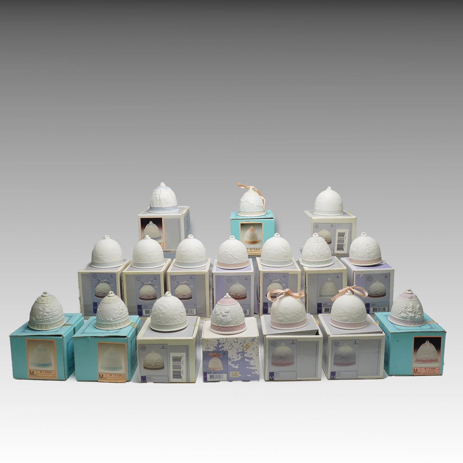 17pc Lladro Christmas and Seasonal Porcelain Bells (1 of 12)