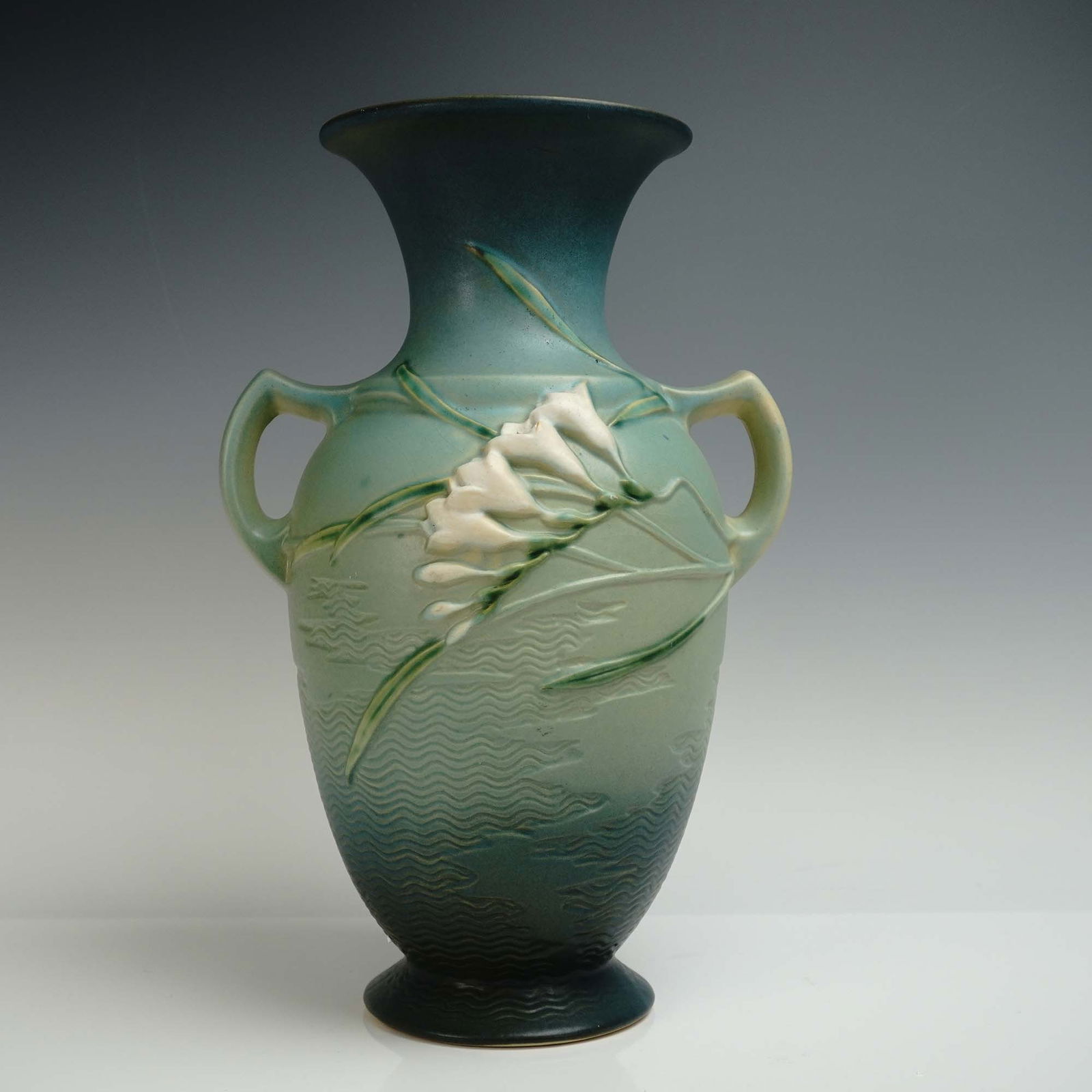 Roseville Pottery Double-Handle Vase, Freesia (1 of 4)