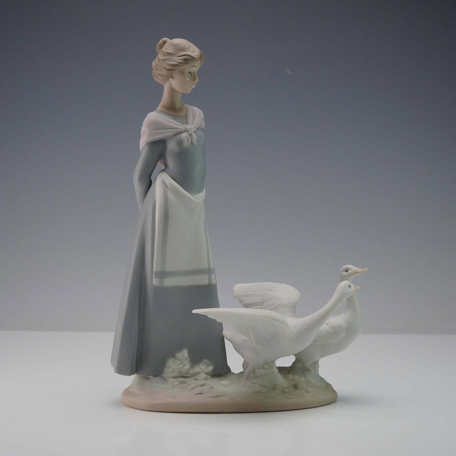 Lladro Porcelain Figurine, Barnyard Scene 1015659 (1 of 8)