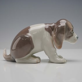 Lladro Porcelain Figurine, Beagle Puppy Sitting 1001071