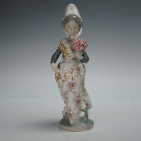 Lladro Porcelain Figurine, Valencian Lady 1001304