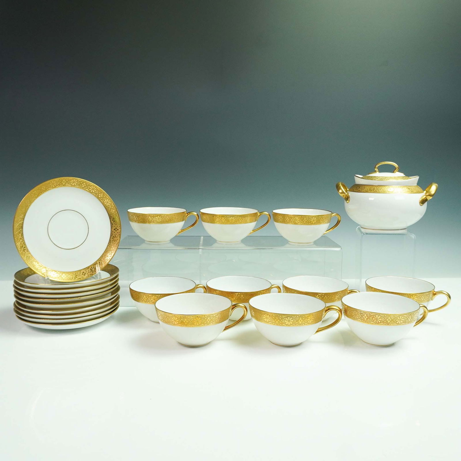 21pc Hutschenreuther Bavaria Gold Encrusted Cup & Saucer w/Sugar Bowl (1 of 10)