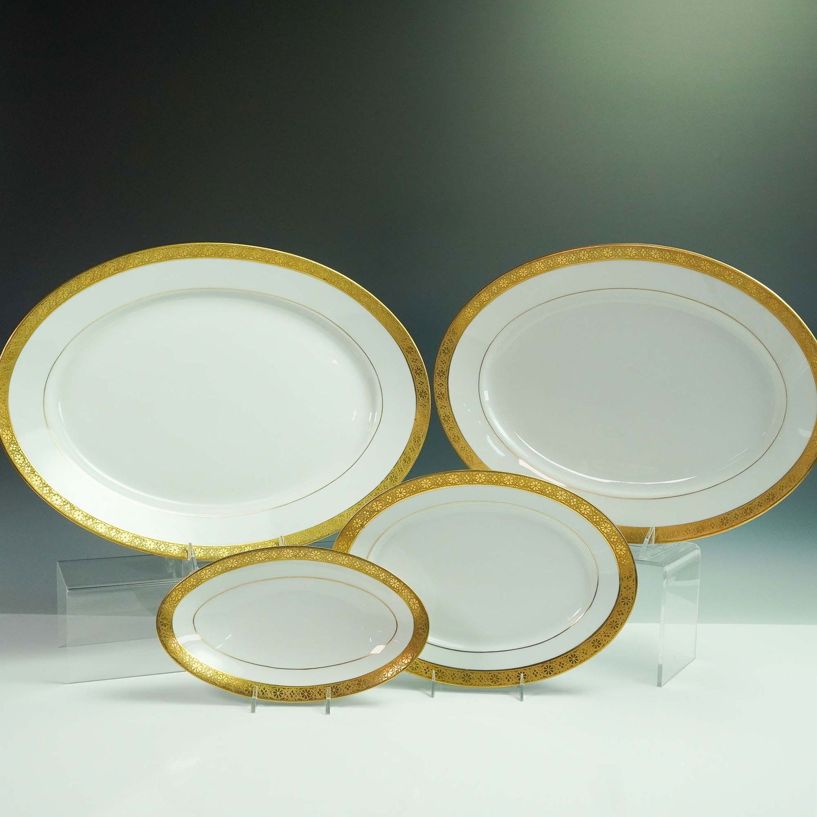 4pc Hutschenreuther Selb Porcelain Serving Side Plates & Platters w/Gilt (1 of 8)
