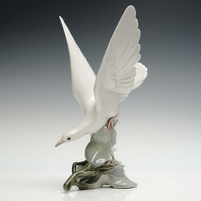 Lladro Porcelain Figurine, Turtle Dove 1004550