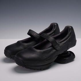 Pair of Z-Coil Taos Clog Strap Shoes, Black, Womens Size 9