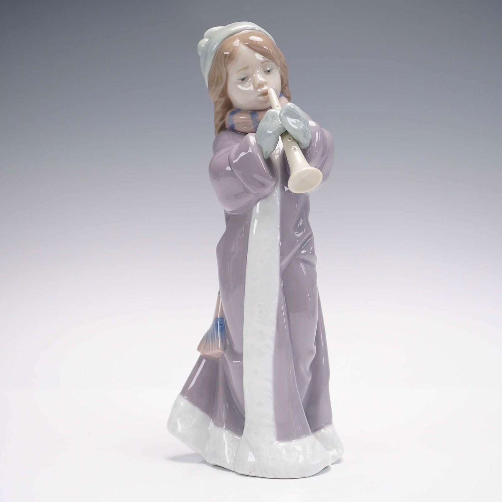 Lladro Porcelain Figurine, A Christmas Song 1006532 (1 of 5)
