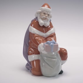 Lladro Porcelain Figurine, A Gift From Santa 1006575