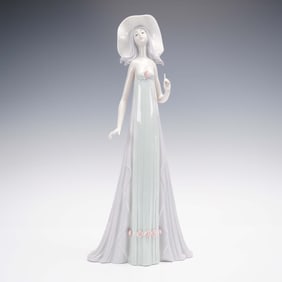 Lladro The Debutante Porcelain Figurine 1001431