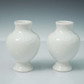 2pc Williamsburg Global Views White Mini Vases