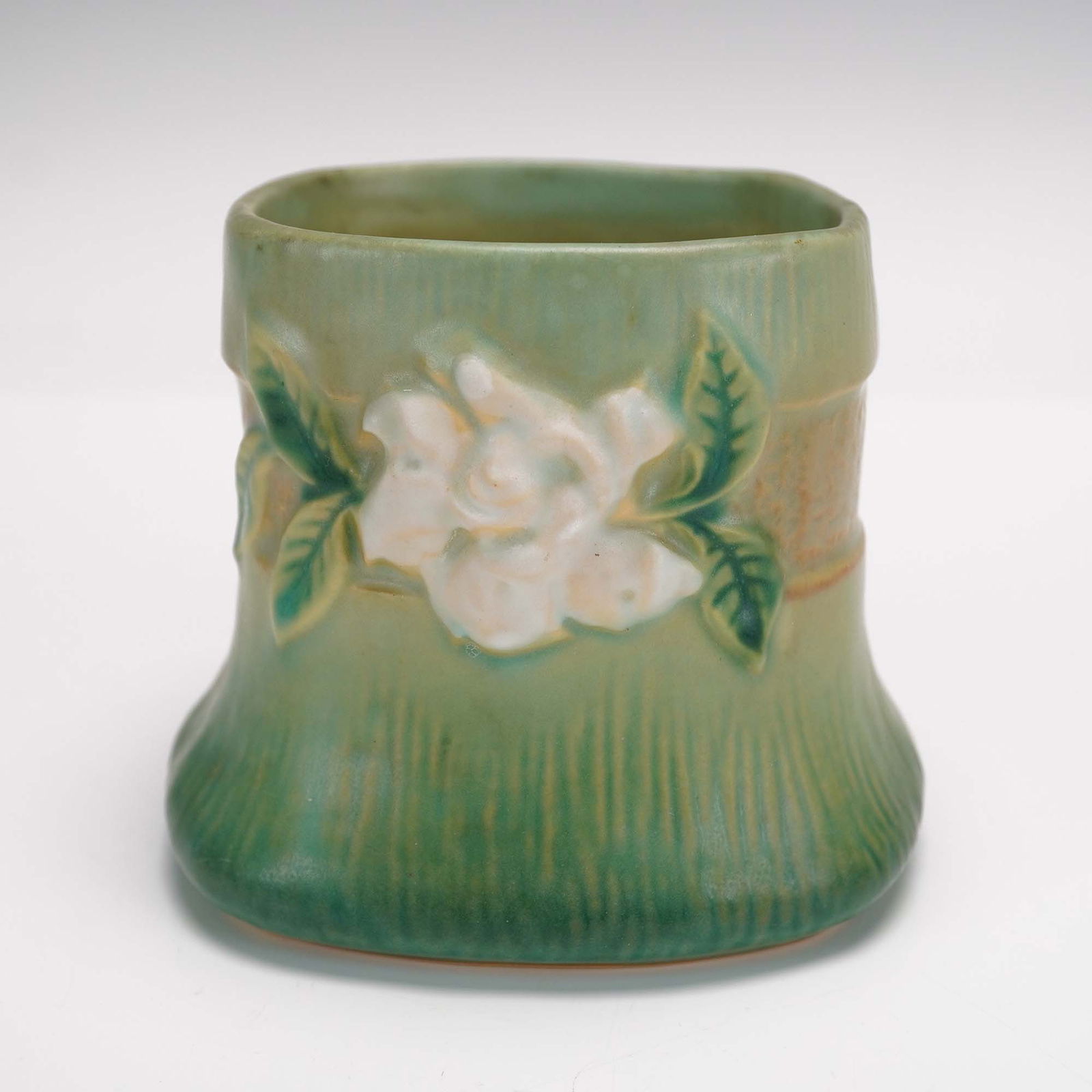 Roseville Pottery Gardenia Vase (1 of 4)