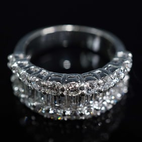 White Gold and Triple Row of Diamonds 14kt, Size 8.25