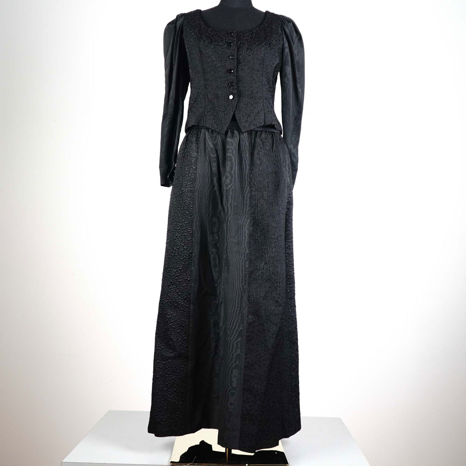 2pc Yves Saint Laurent Rive Gauche Black Textured Woman Ensemble, Size 38 (1 of 9)