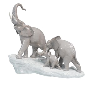 Lladro Porcelain Figurine, Elephants #01001150