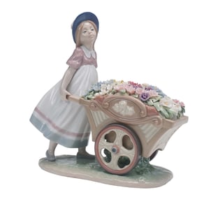 Lladro Porcelain Figurine, Love's Tender Tokens 1006521