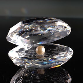 Swarovski Crystal Figurine, Clam with Pearl