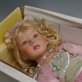 Three Hearts Palmary Collection Doll, Whitney