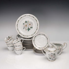 26pc Noritake Porcelain Dinnerware Set, Magnolia Pattern