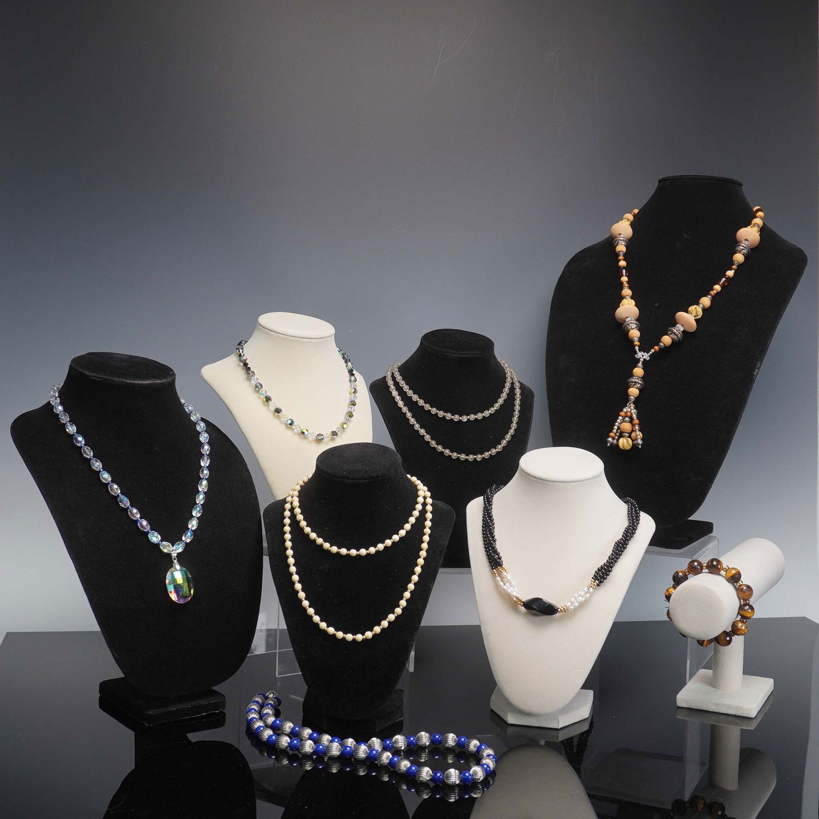 8pc Assorted Beaded Costume Jewelry Necklaces and a Bracelet (1 of 9)