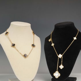 2pc Gold Tone Quatrefoil Pendant Necklace Set