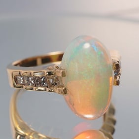 14K Gold Ring with 4.59ct Opal and Diamond Accents
