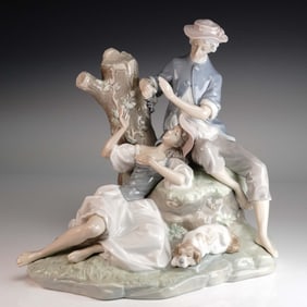 Lladro Porcelain Figurine, Romantic Group 01004662