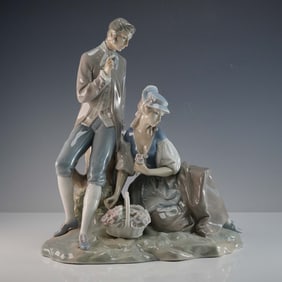 Lladro Porcelain Sculpture, Couple Pastoral 1004669