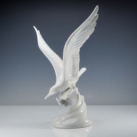 Herend Porcelain Figurine, White Bird in Flight 5029