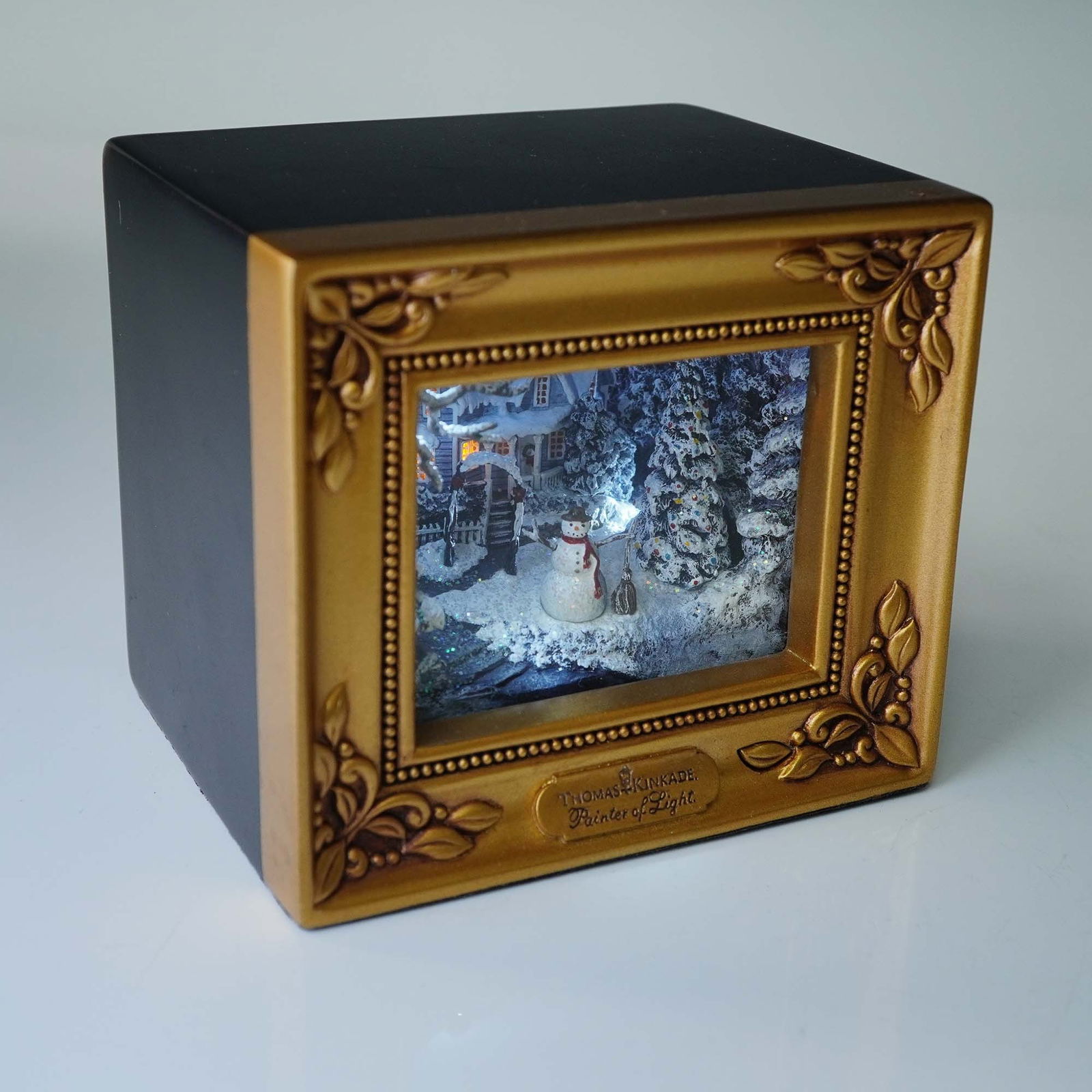Olszewski Thomas Kinkade Miniature Diorama, Blessings of Christmas: Three-dimensional illuminated miniature diorama titled "Blessings of Christmas", from the Gallery of Light series by Robert Olszewski. This piece depicts a winter holiday scene based on artwork by Tho