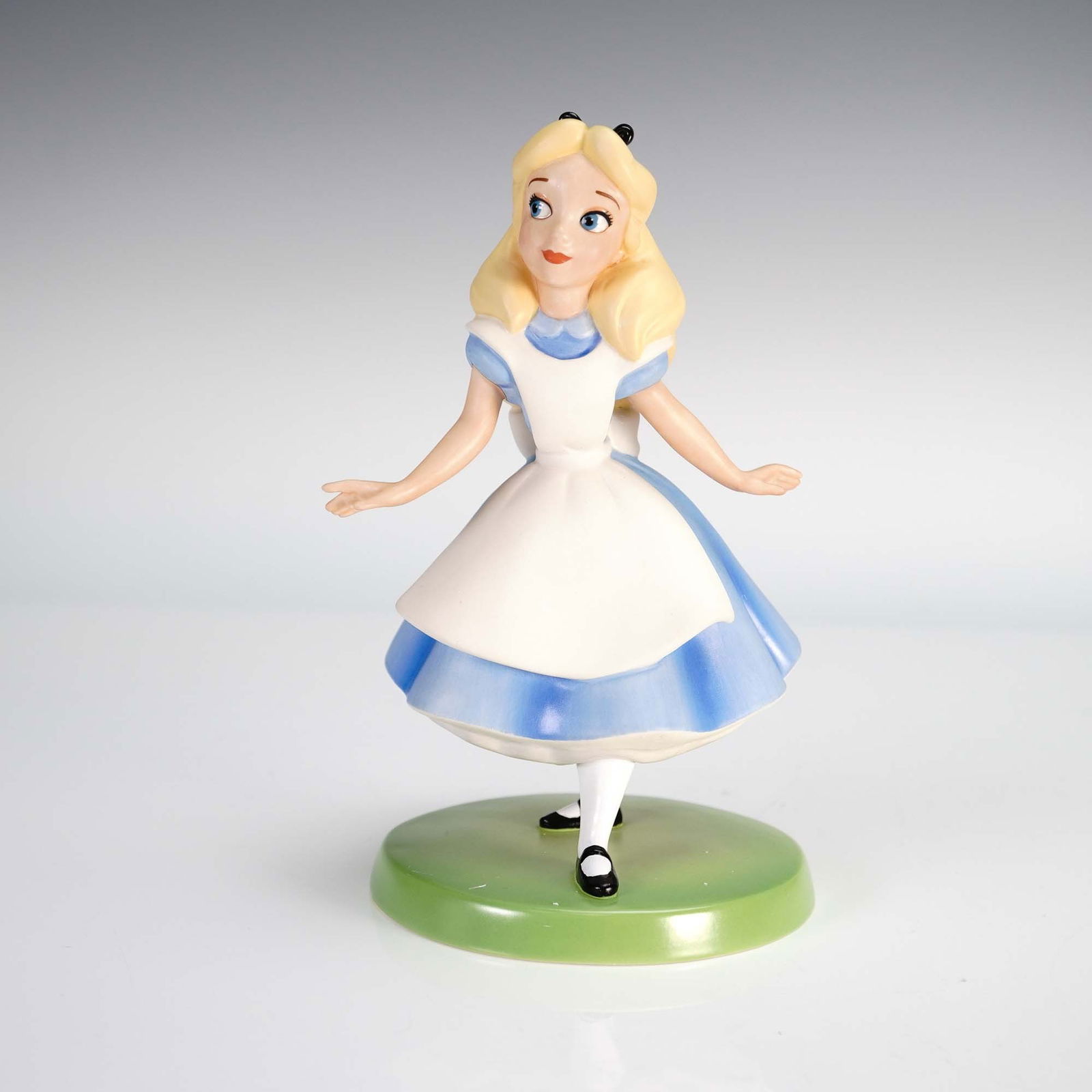 Walt Disney Classics Collection Figurine, Curiouser and Curiouser - Alice (1 of 4)