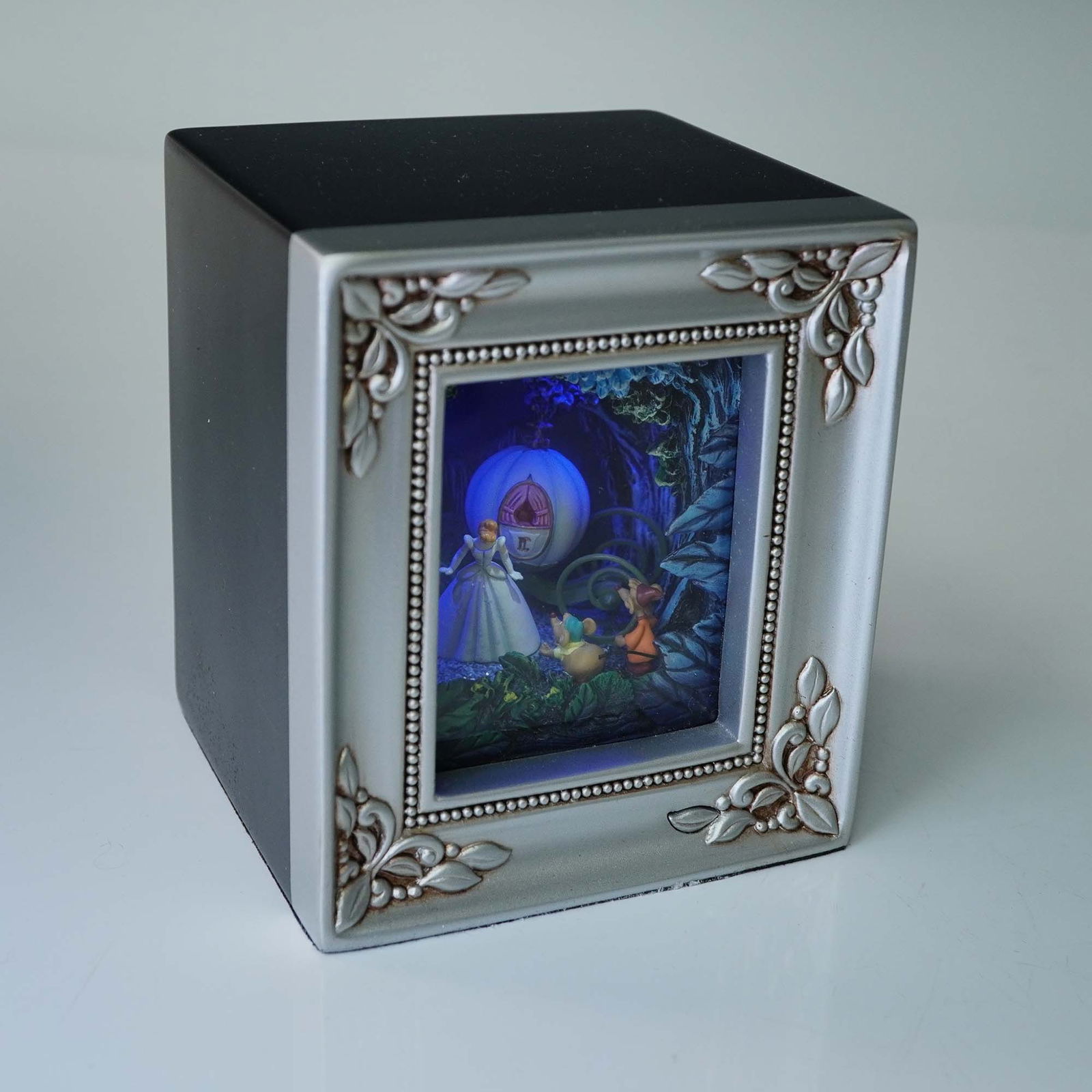 Olszewski Walt Disney Showcase Diorama Diorama, Magic by Moonlight: Step into a storybook moment with this Disney Gallery of Light diorama titled Magic by Moonlight, designed by Robert Olszewski. Inspired by Walt Disneys Cinderella, this enchanting scene captures Cind