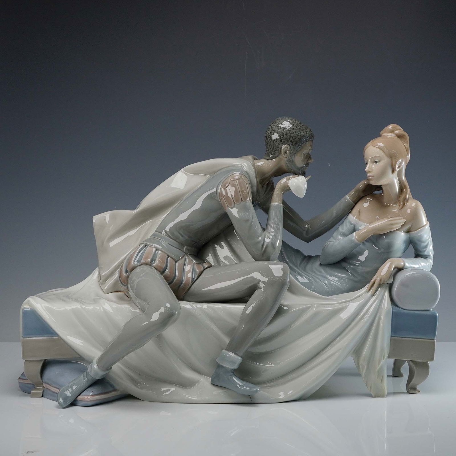 Lladro Porcelain Figure, Othello and Desdemona 1001145 (1 of 8)