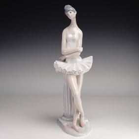 Lladro Porcelain Figurine, Lady Ballerina PP121M