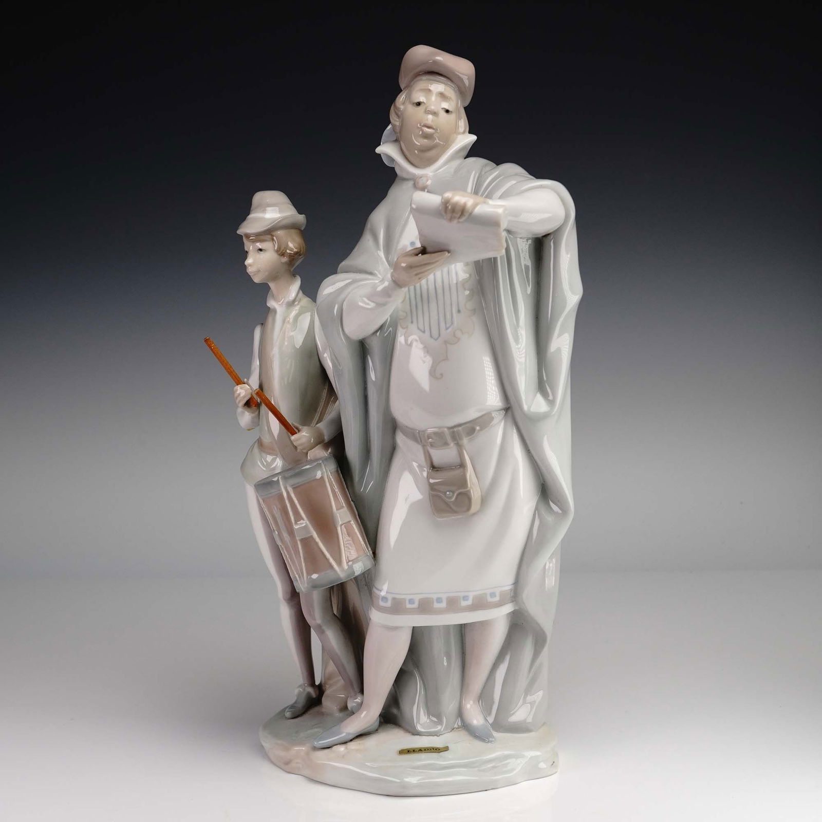 Lladro Porcelain Figurine, Pregonero 01001086 (1 of 5)